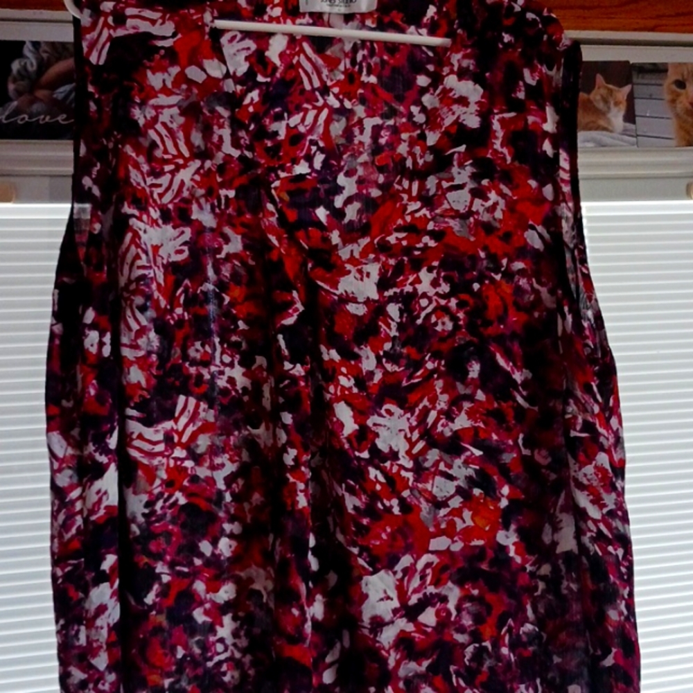 Sleeveless shirt